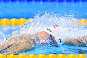 开云体育官网-德甲争冠战之夜，阿劳霍的完美交响，一个后卫如何定义冠军的品格