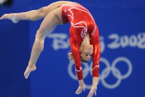 开云APP-萨拉赫统治全场，拜仁末节带走墨西哥，一场跨越时空的足球启示录