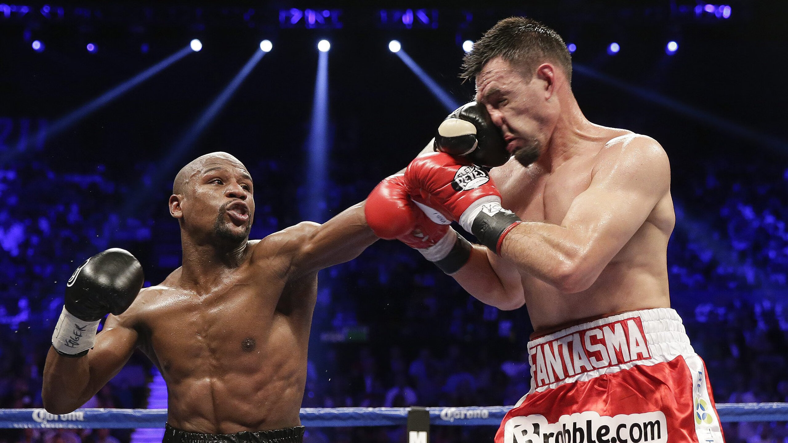 年度焦点之战之夜,西亚卡姆末节接管比赛,诠释何为真正的大场面先生