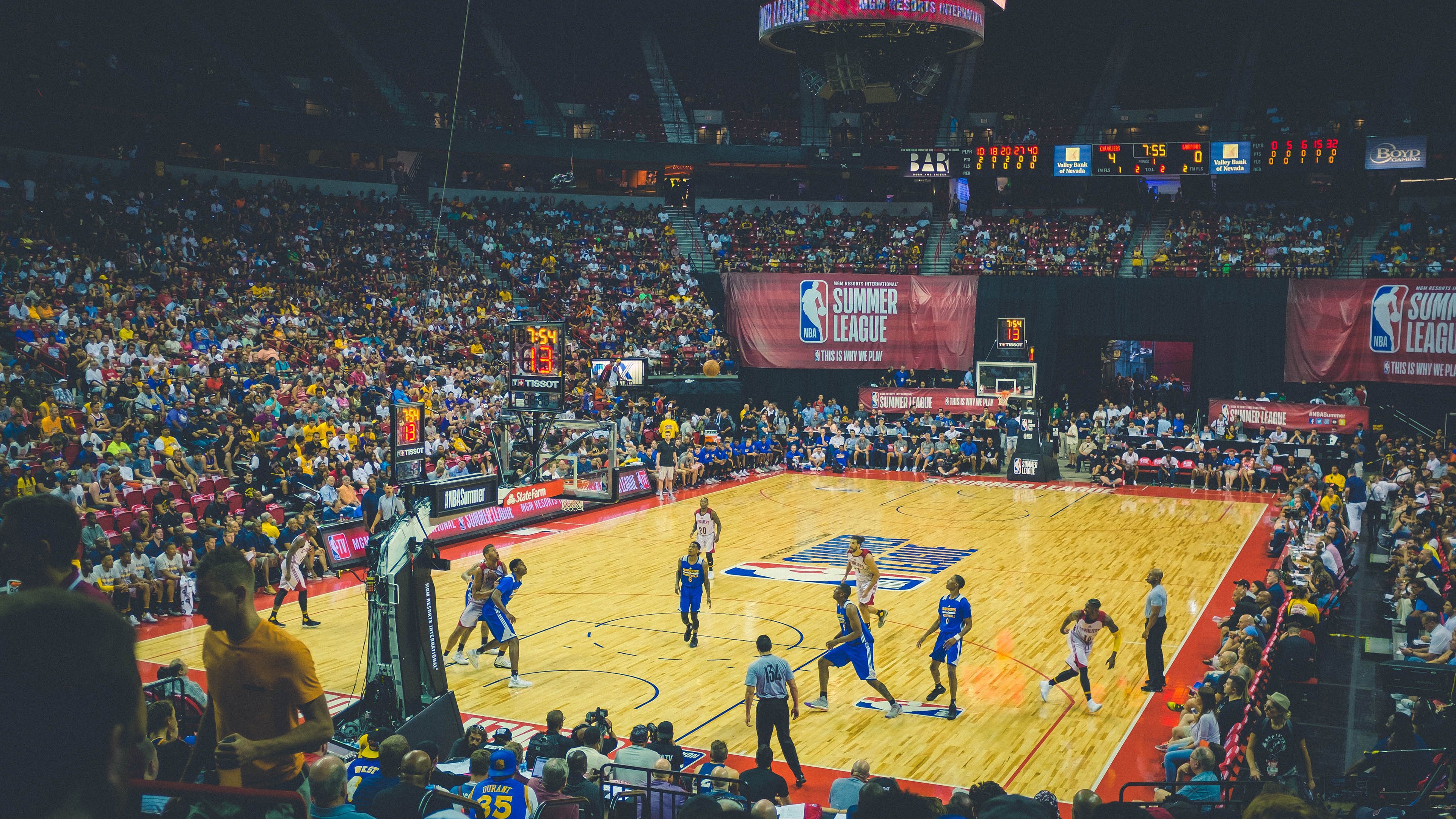 拉文让比赛提前失去悬念,辽宁队硬仗取胜掘金