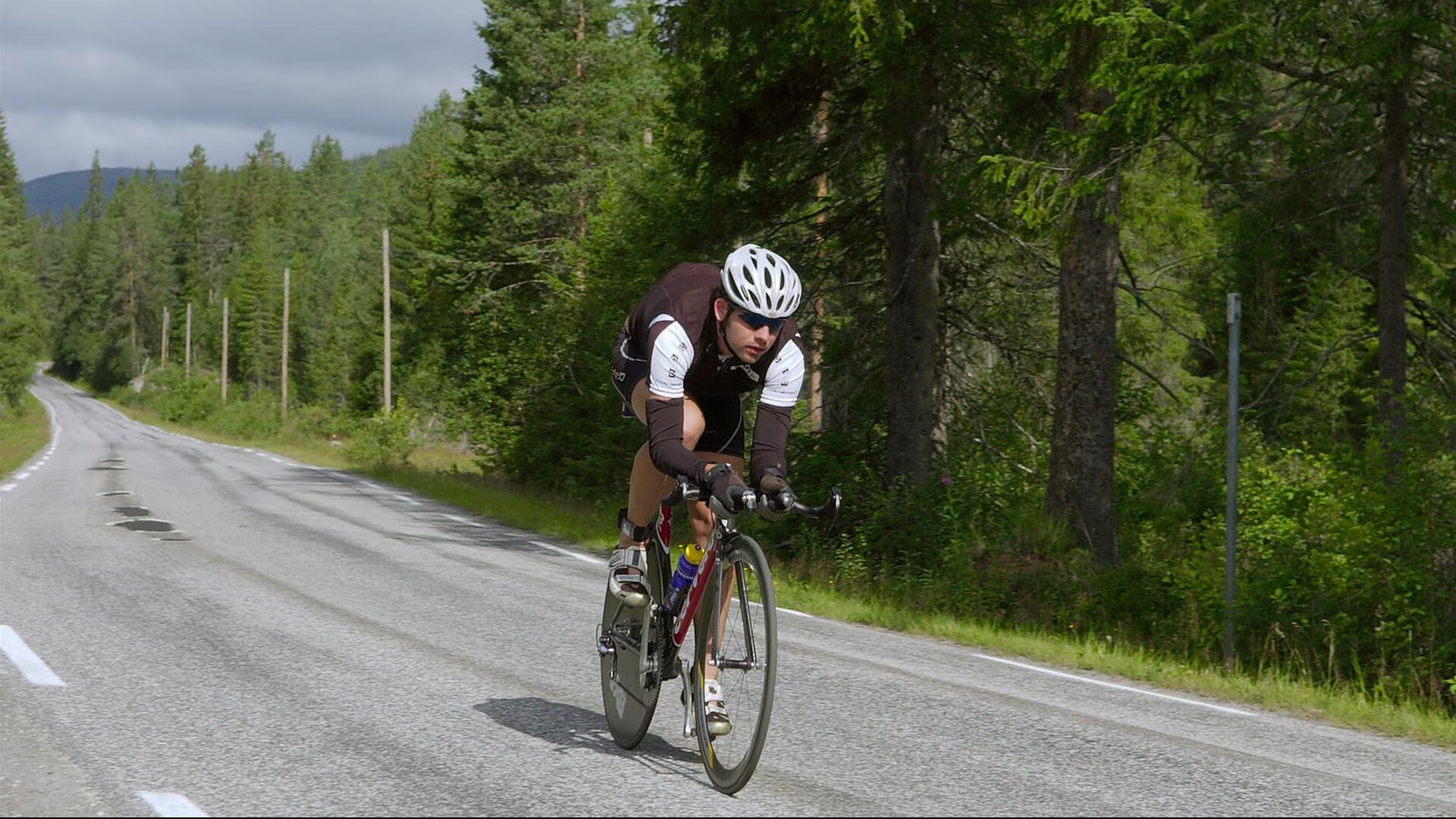 深圳铁壁锁江东，班凯罗烈焰灼广厦